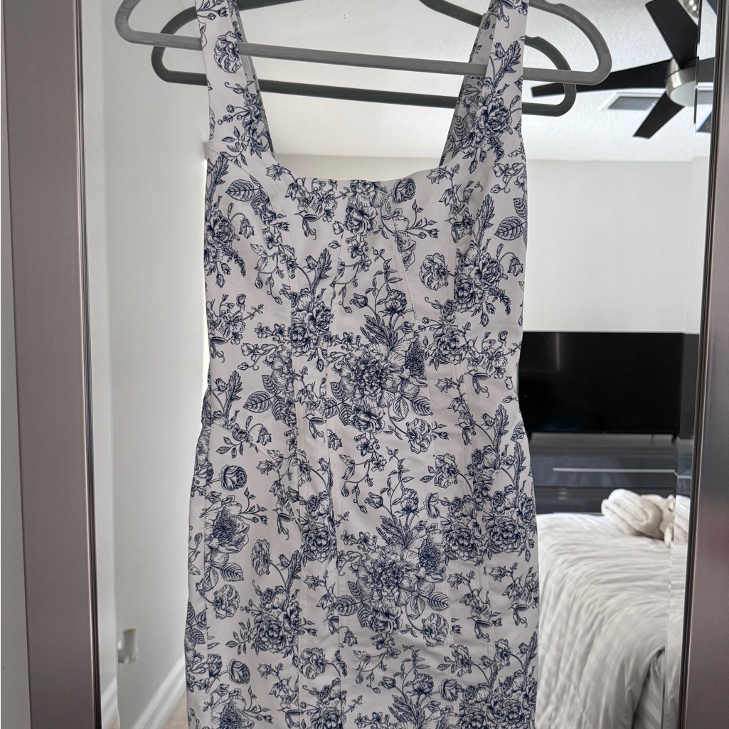 Luxury Floral Print Dress With Blue And White Design